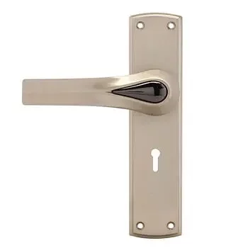 ATOM LOCK SIZE 65MM DOUBLE STAGE LOCKING SIZE: 205MM (8”) O 38 SATIN BLACK LEVER HANDLES ATOM